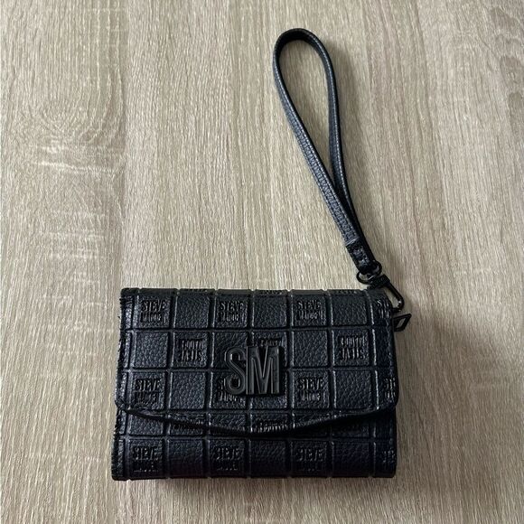 NWOT … STEVE MADDEN “Embossed” Wristlet / Wallet - Picture 1 of 4
